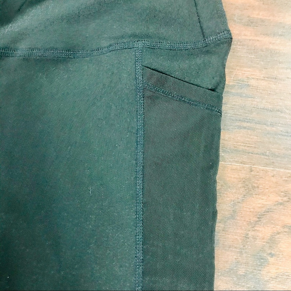 Mesh Insert High-Rise Capri Leggings - Picture 3 of 7